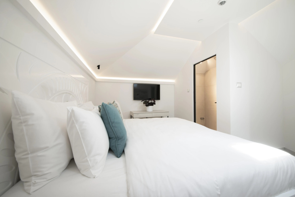 Lazure Hotel & Marina