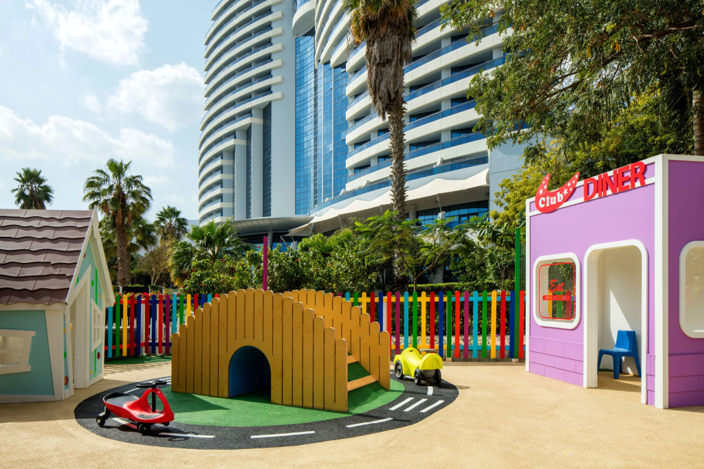 Курортный отель Le Meridien Al Aqah Beach Resort