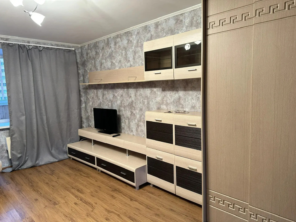 Квартира трехкомнатная на Лунной 5