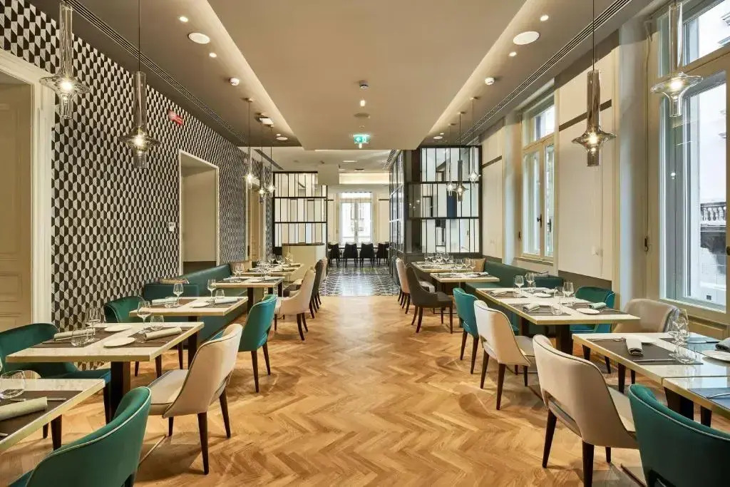 Отель Double Tree by Hilton Trieste