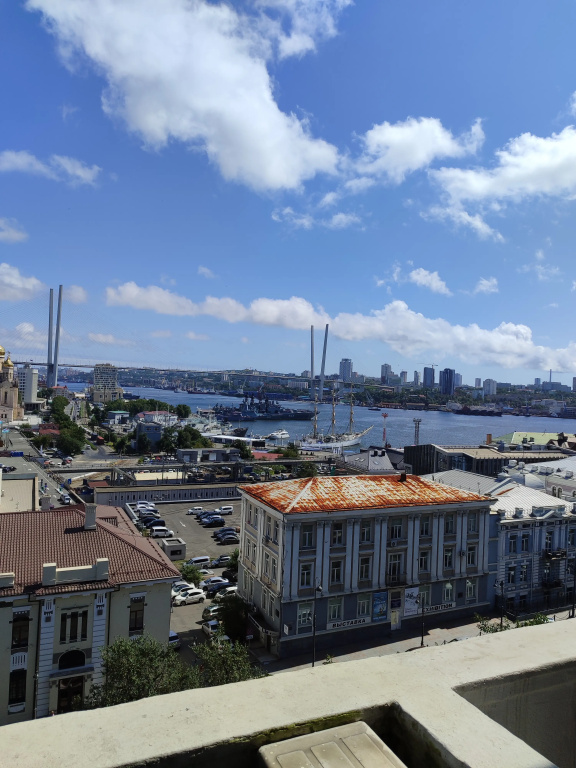 Квартира 2-х комнатная с видом на Площадь Борцов за власть Советов