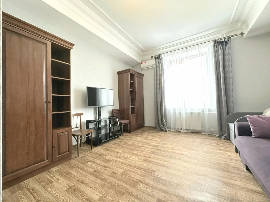Квартира 2-к в центре на Кирова с балконом и кондиционером