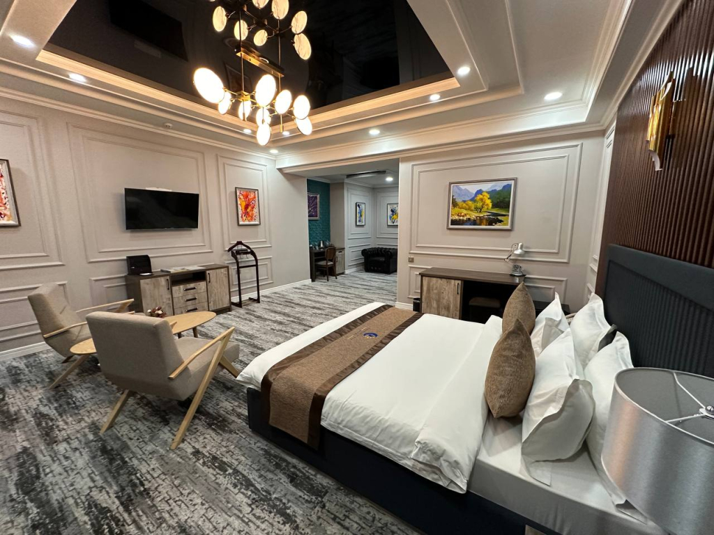 Tinchlik Plaza Hotel