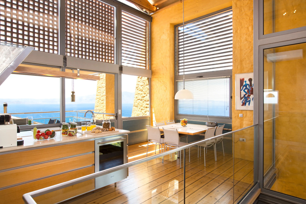 Beachfront Ravdoucha Epavlis Eleni Villa - Pool, Hot Tub, Gym, Sauna, Private Parking, WiFi