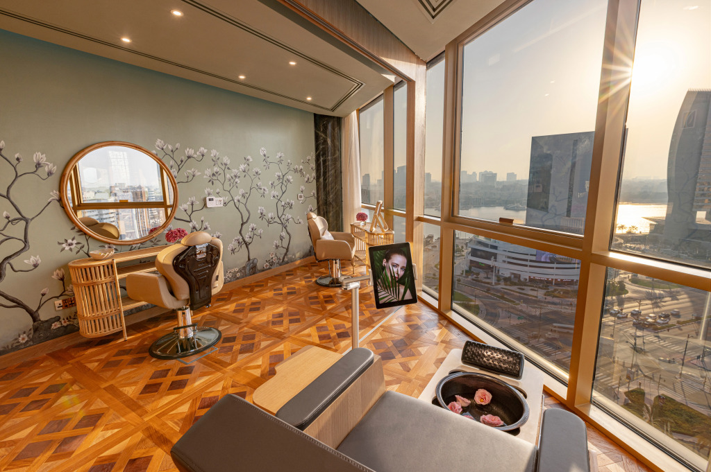 Отель Mövenpick Dubai Creek