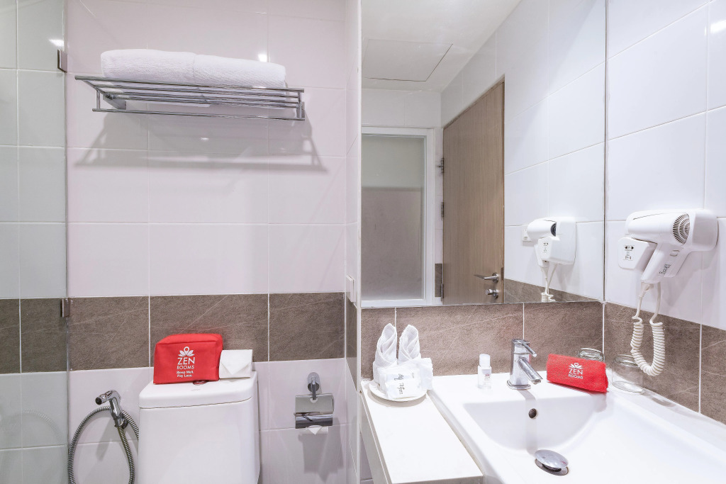 Отель ZEN Premium Marlin Plaza Patong