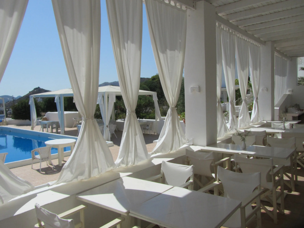Отель Porto Scoutari Romantic Hotel & Suites