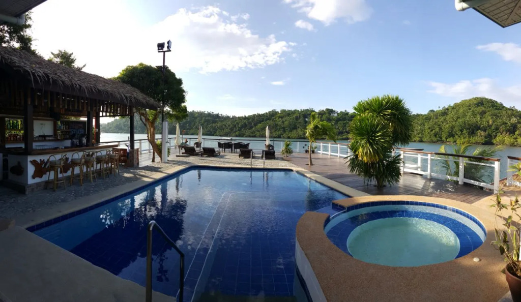 Edgewater Dive & Spa Resort