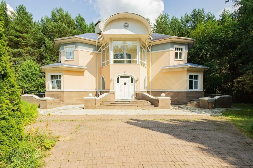 Частный дом лесной с бассейном