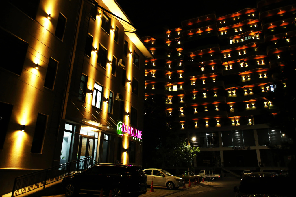 Отель Parklane