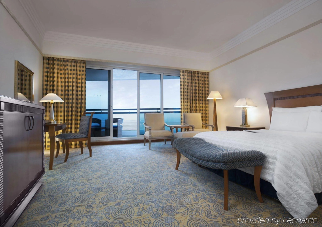 Курортный отель Le Meridien Al Aqah Beach Resort