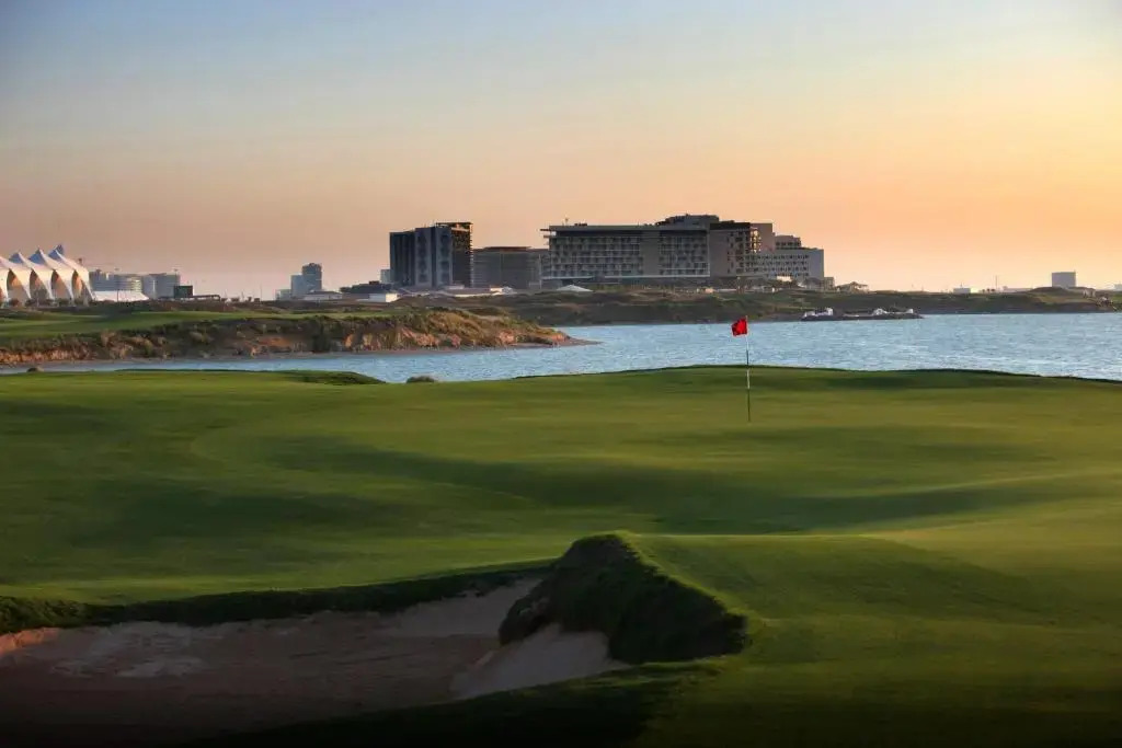 Отель Yas Plaza Mangroves by IHG