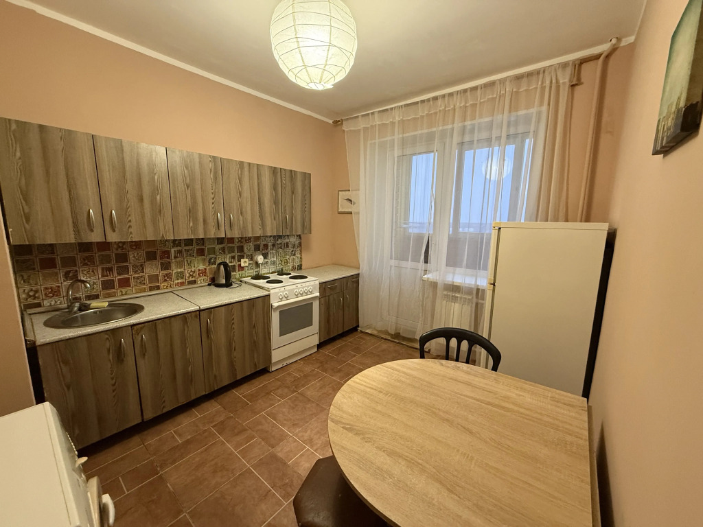 Квартира Академическая 4