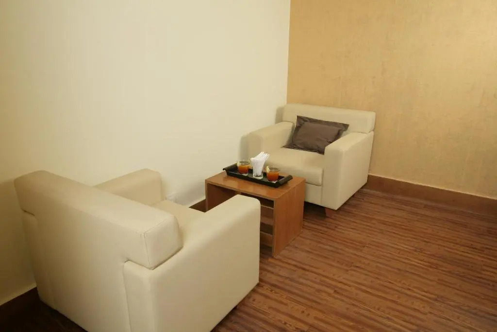 Отель Richmond Hotel & Suites