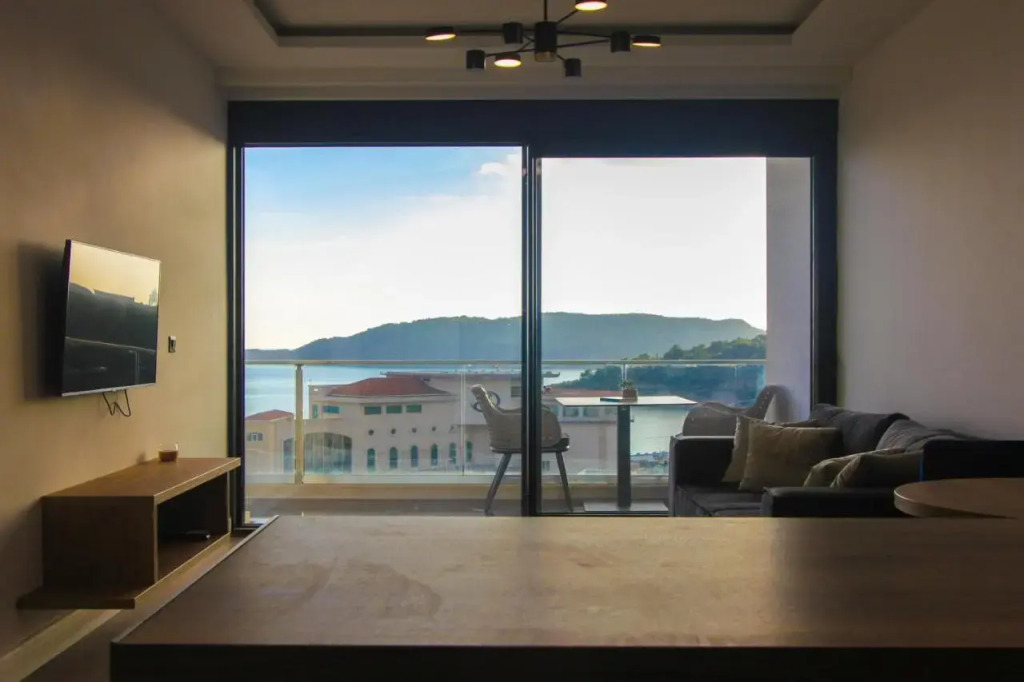 Апартаменты Tiger apartment in Elia Residence