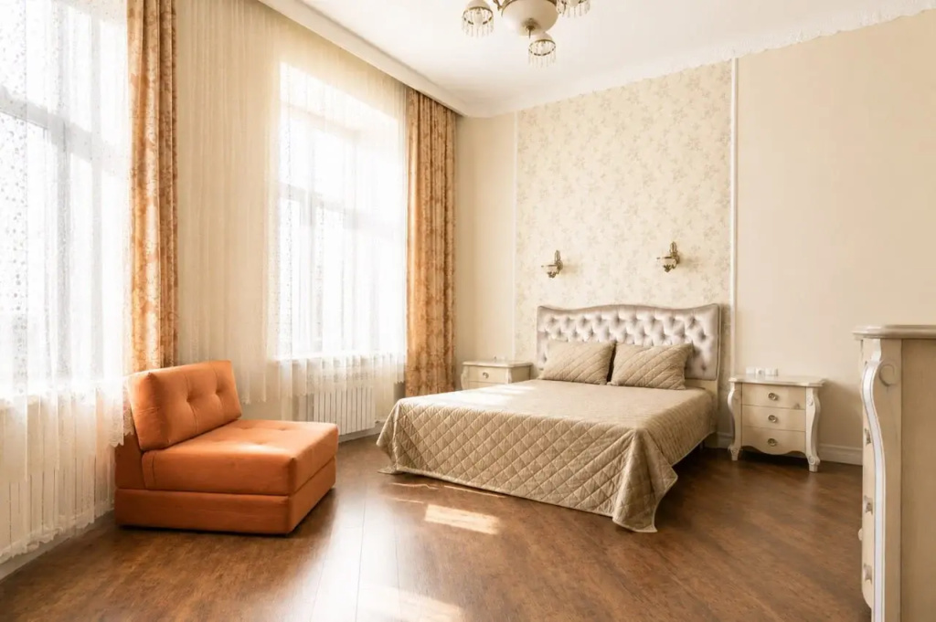 Квартира 120 м² на Невском проспекте, 3 изолированные комнаты, центр