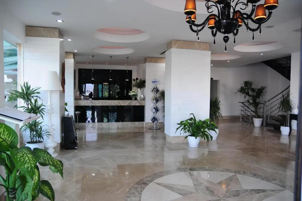 Alesta Yacht Hotel