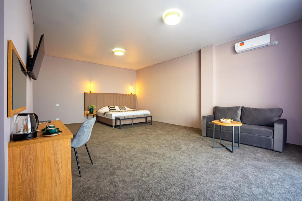 Green Land Hotel