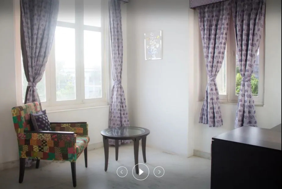 Отель Viaan- A Rooftop Lake View