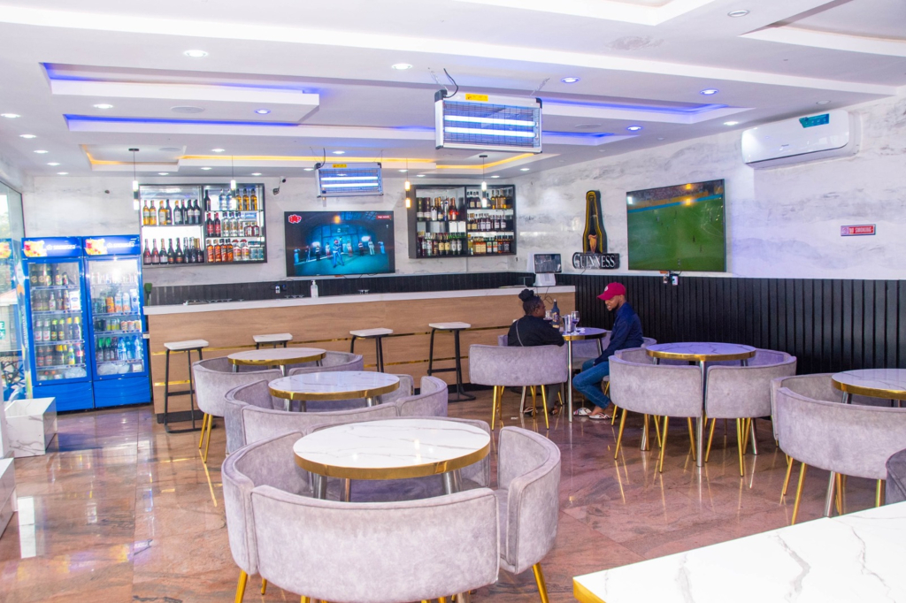 Отель Abiis Suites