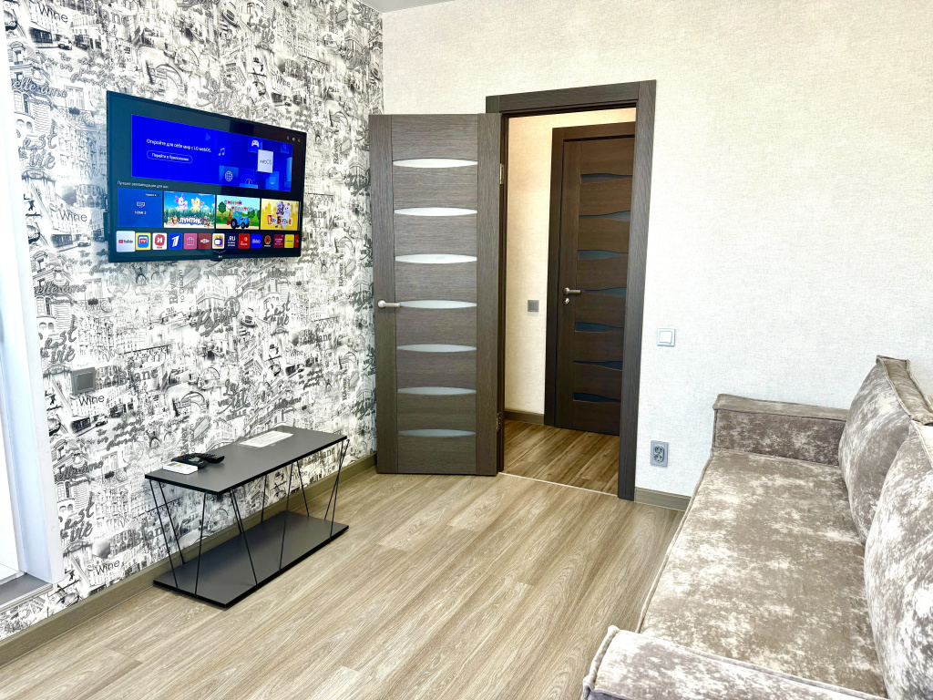 Двухкомнатная квартира сети "PanApartments" с панорамным видом на город