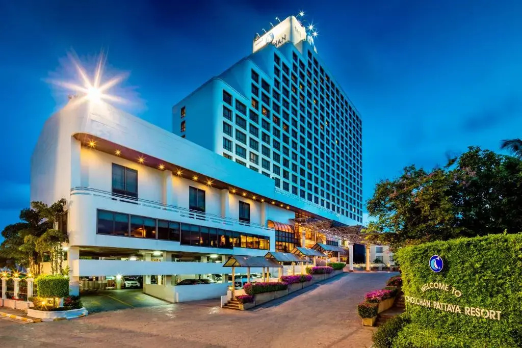 Cholchan Pattaya Beach Resort - SHA Extra Plus