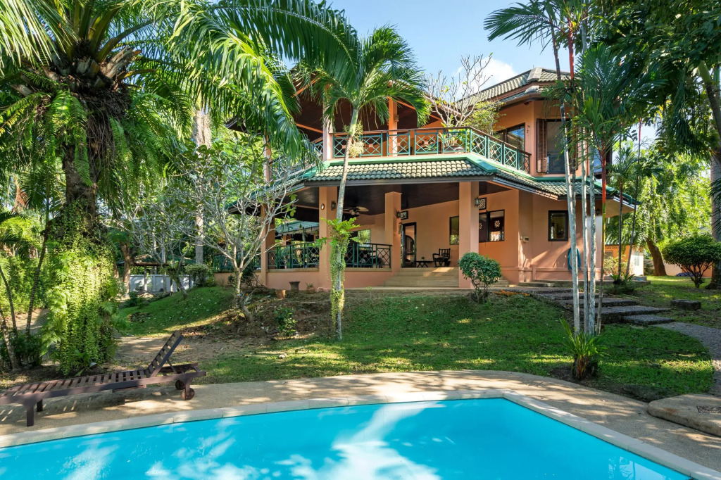 Big Pool with Terrace and Parking near Big Buddha Villa	