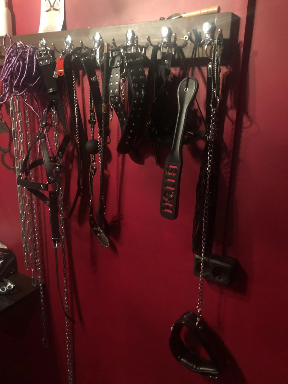 18+ Krasnaya Komnata Dlya Romanticheskikh Svidaniy Flat