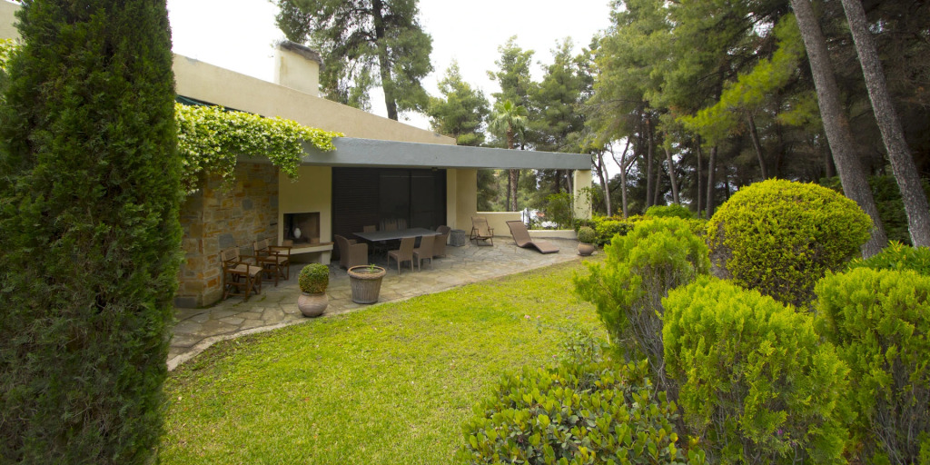 Вилла Araucaria Shared Pool Sani