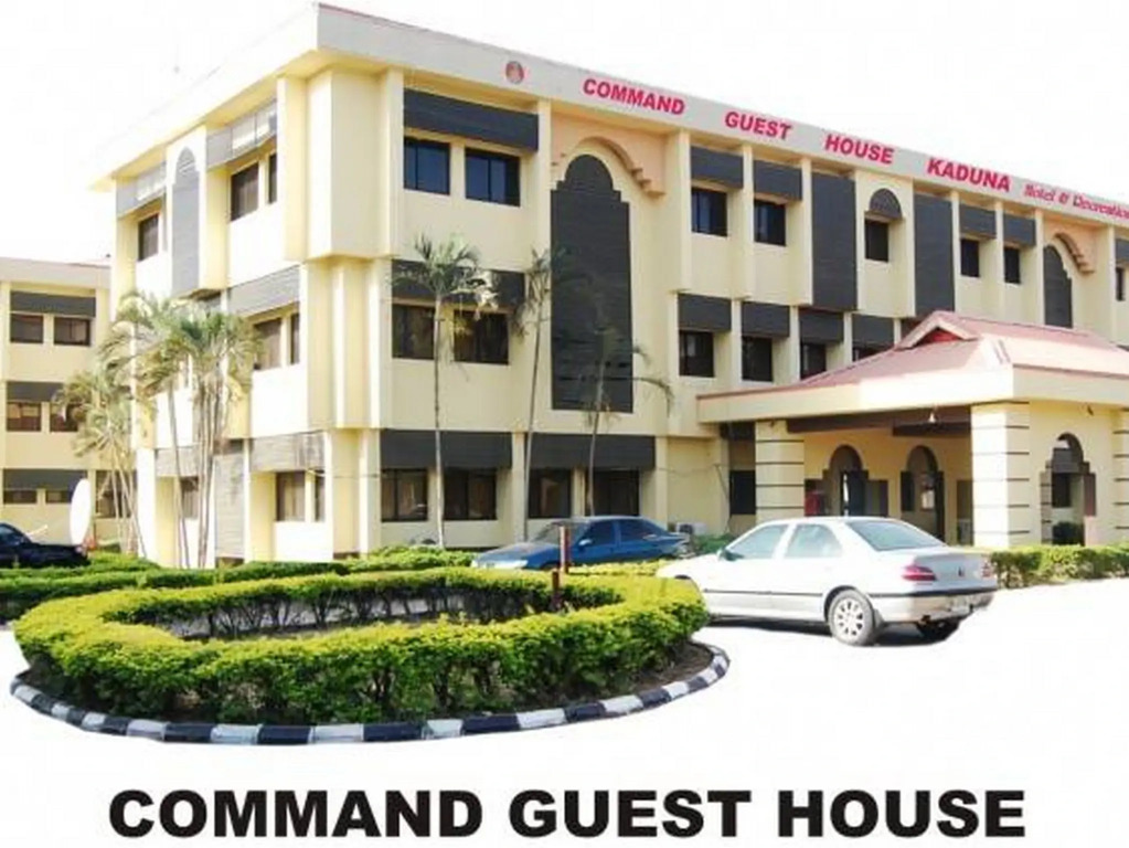 Command Guest House - Superior