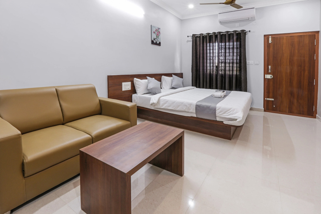 Отель Gateway Suites