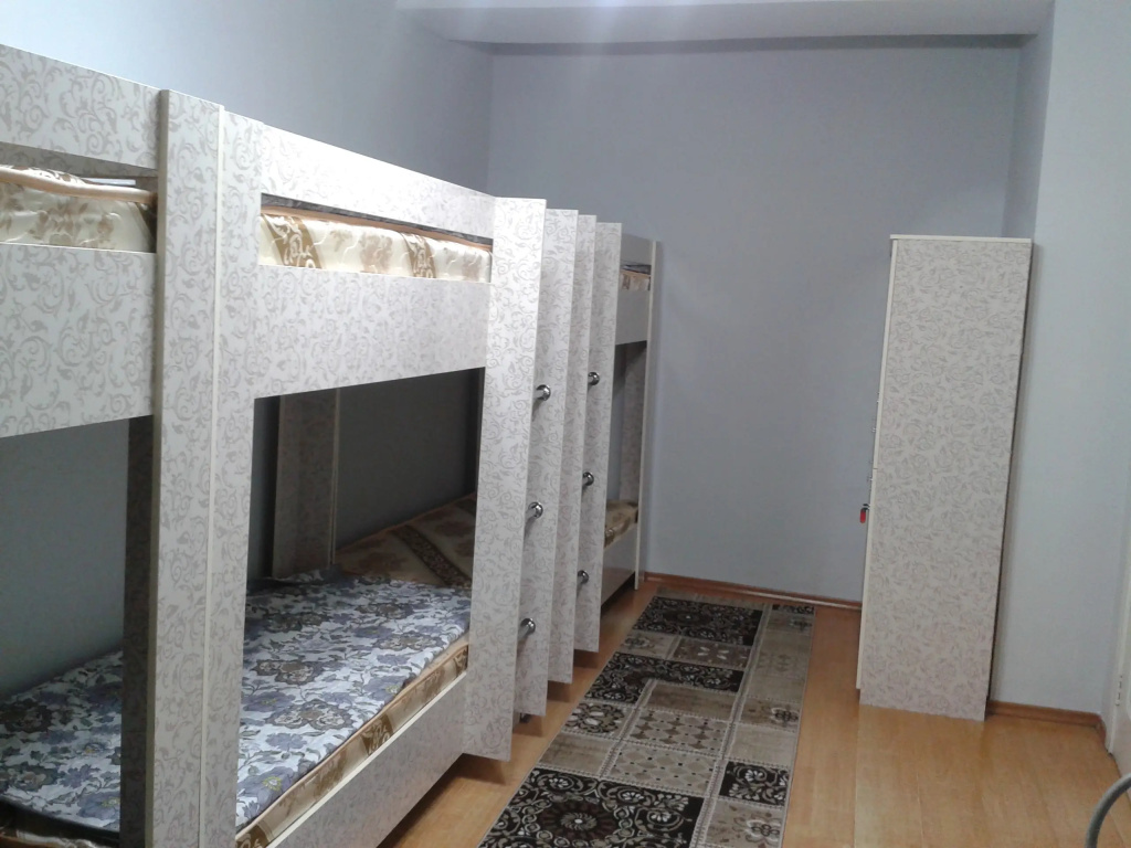 Hostel 64