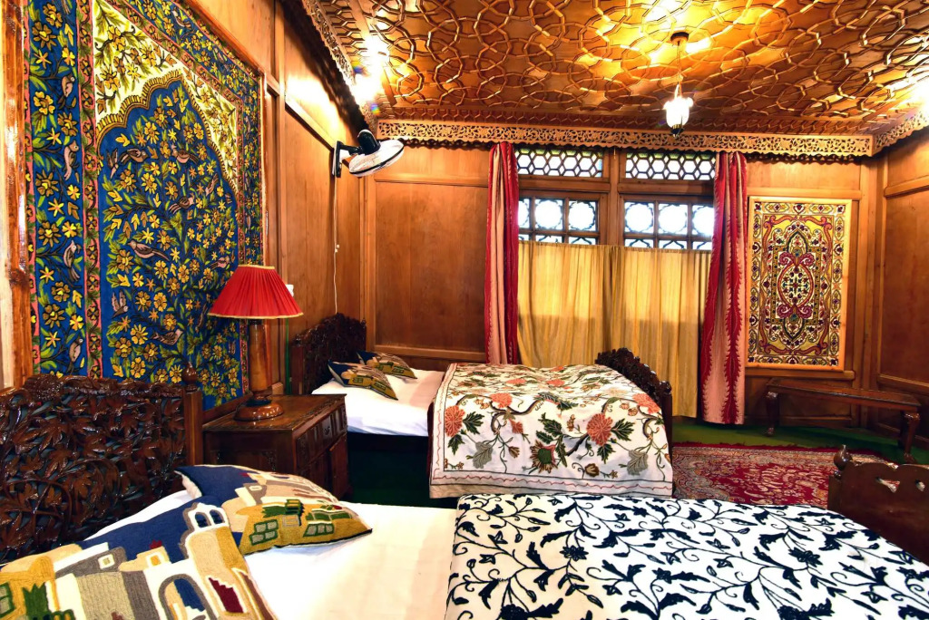 Отель Kings Paradise Houseboat