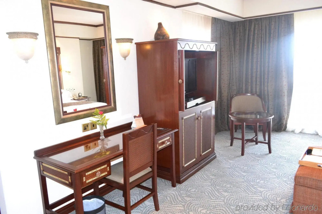 Отель Kampala Serena