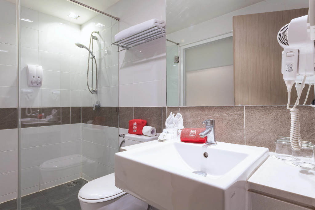 Отель ZEN Premium Marlin Plaza Patong