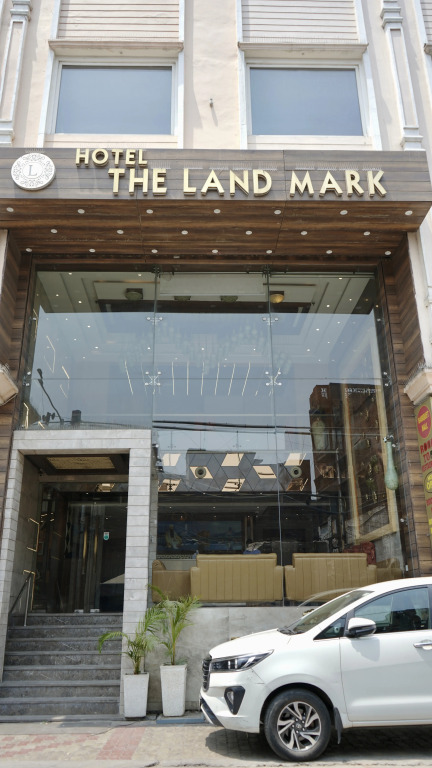 Hotel Landmark Near Golden Temple