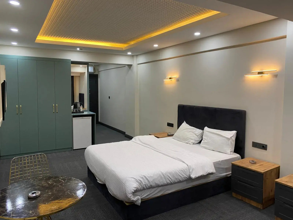 lily airport otel