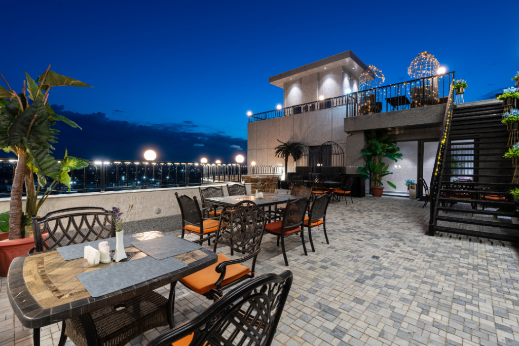 Shamsan Airport Hotel