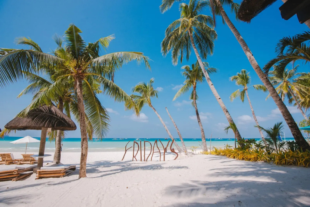 Отель Fridays Boracay Beach Resort