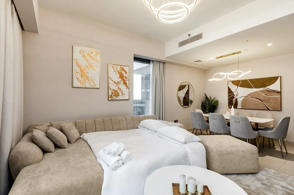 Апартаменты Burj View Stylish 3BR + Maids Room in Act One Tower Downtown