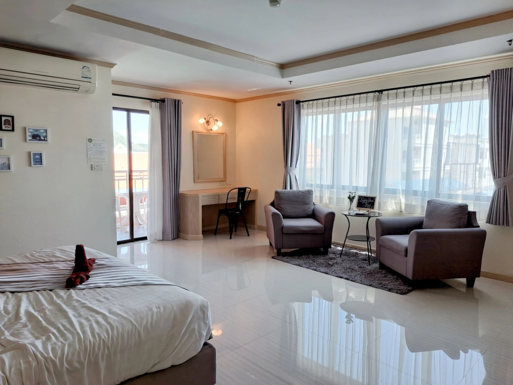 Thipurai City Hotel