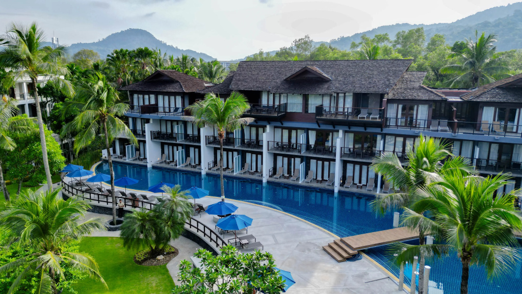 Отель Holiday Ao Nang Beach Resort Krabi