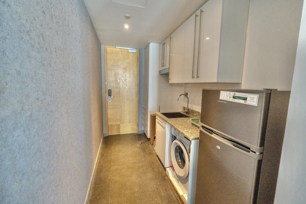 Апартаменты Luxury Vacation Home Nr Metro DWTC