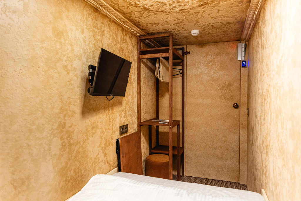 Alladin Capsule Hotel