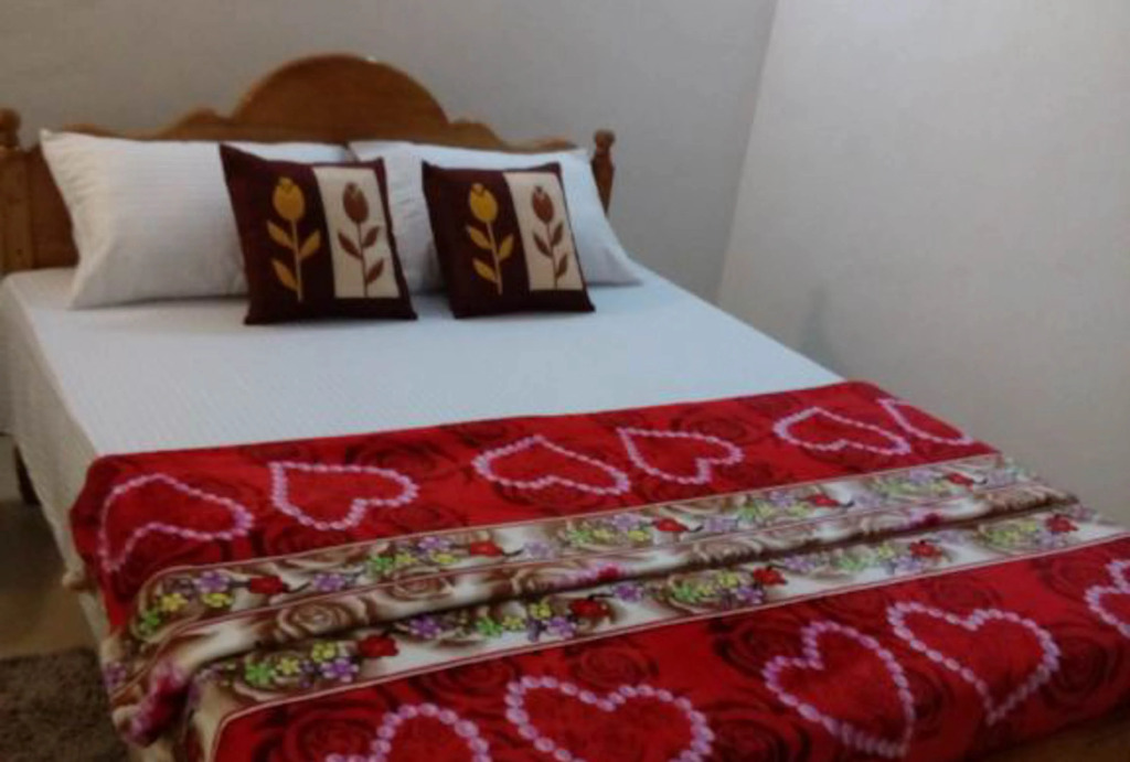Отель Yoho Granny's Cottage