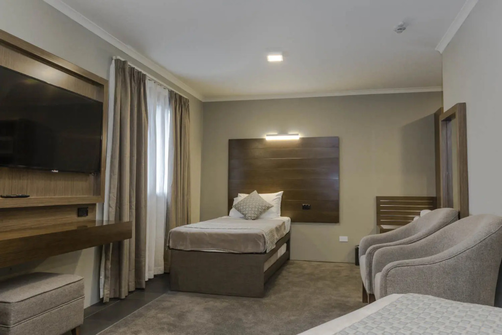 Motel 10