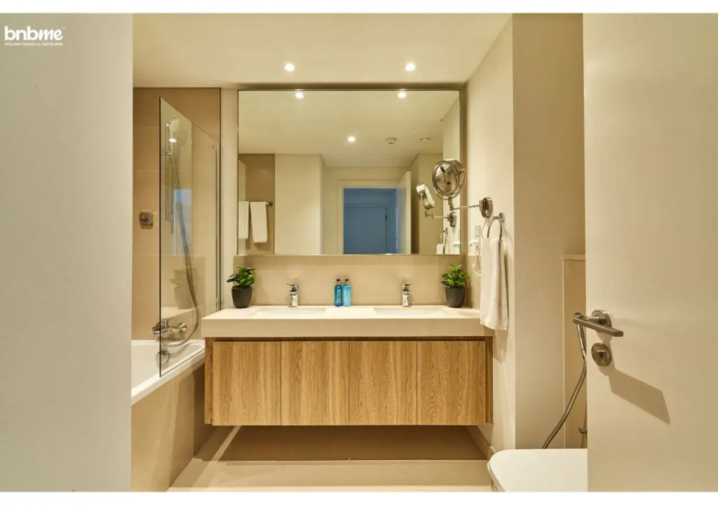 Апартаменты Bnbmehomes Stylish 3BR with Burj Khalifa view-410