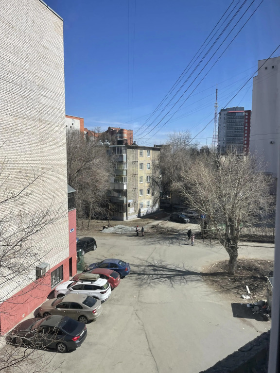 Квартира на троих в центре