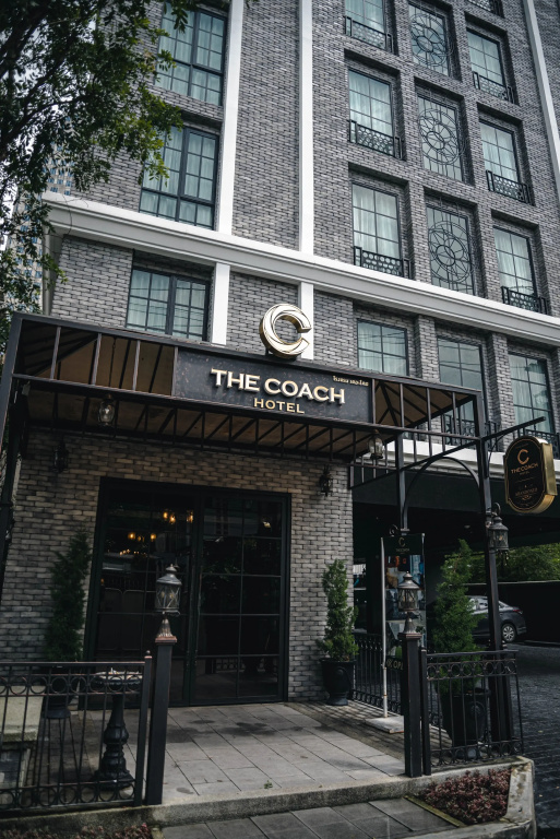 Montraj Coach Sukhumvit Bangkok