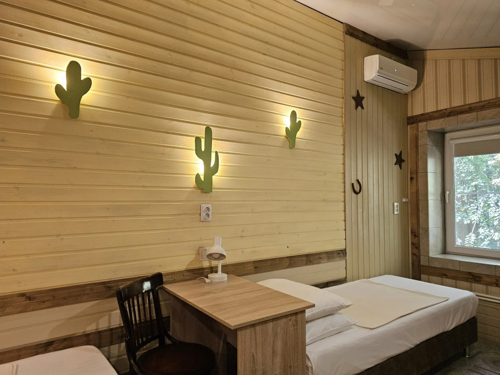 Lemon Joe Hotel